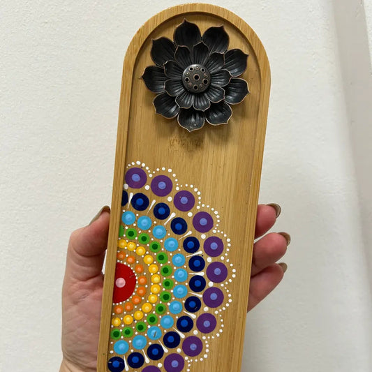 Quemador de incienso de bambú con flor de latón