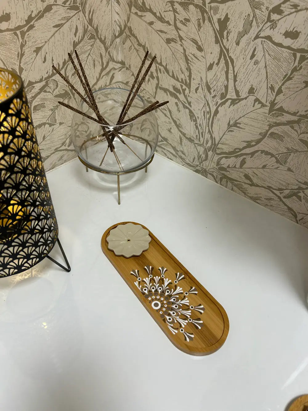 Porta inciensos de bambù con flor de cerámica