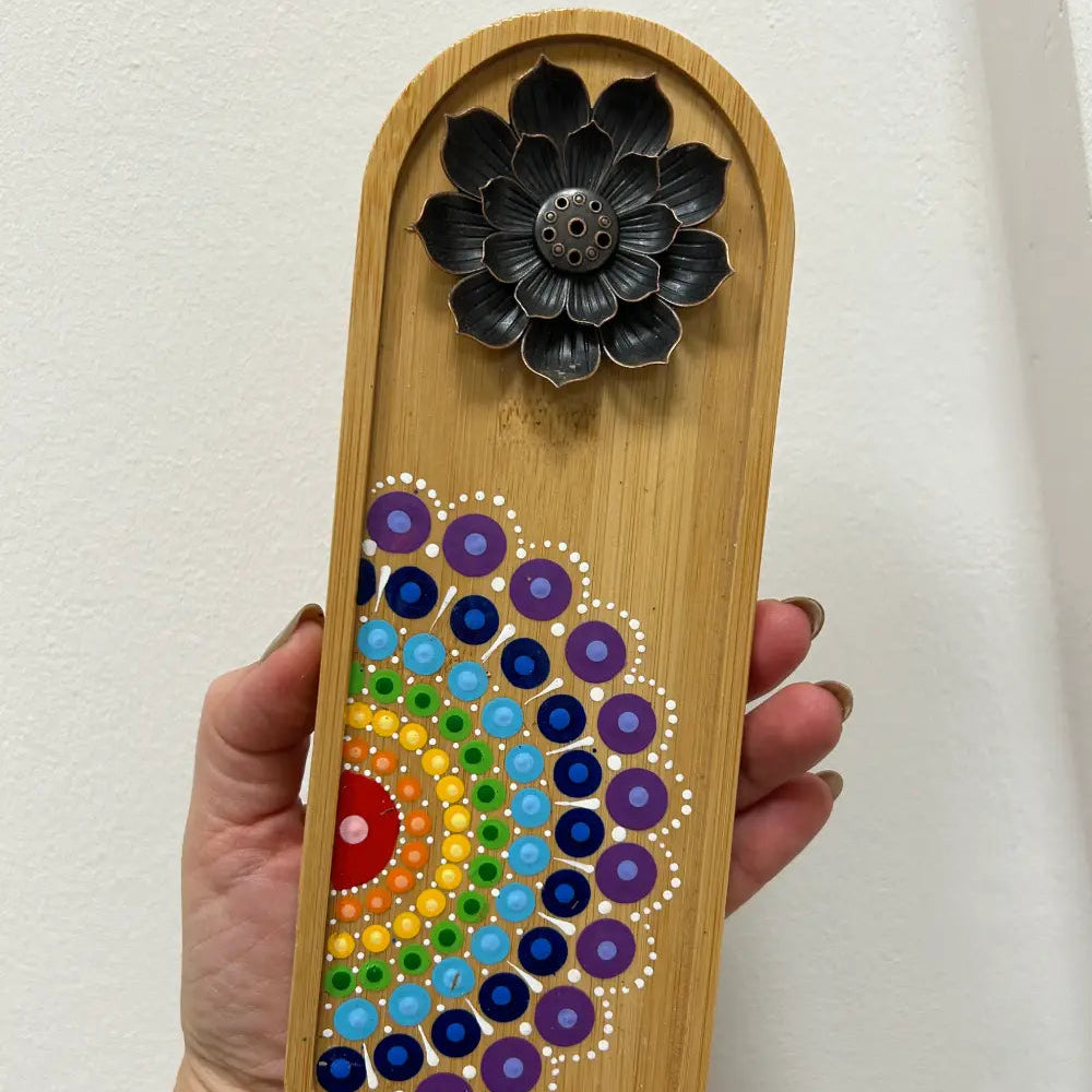 Quemador de incienso de bambú con flor de latón