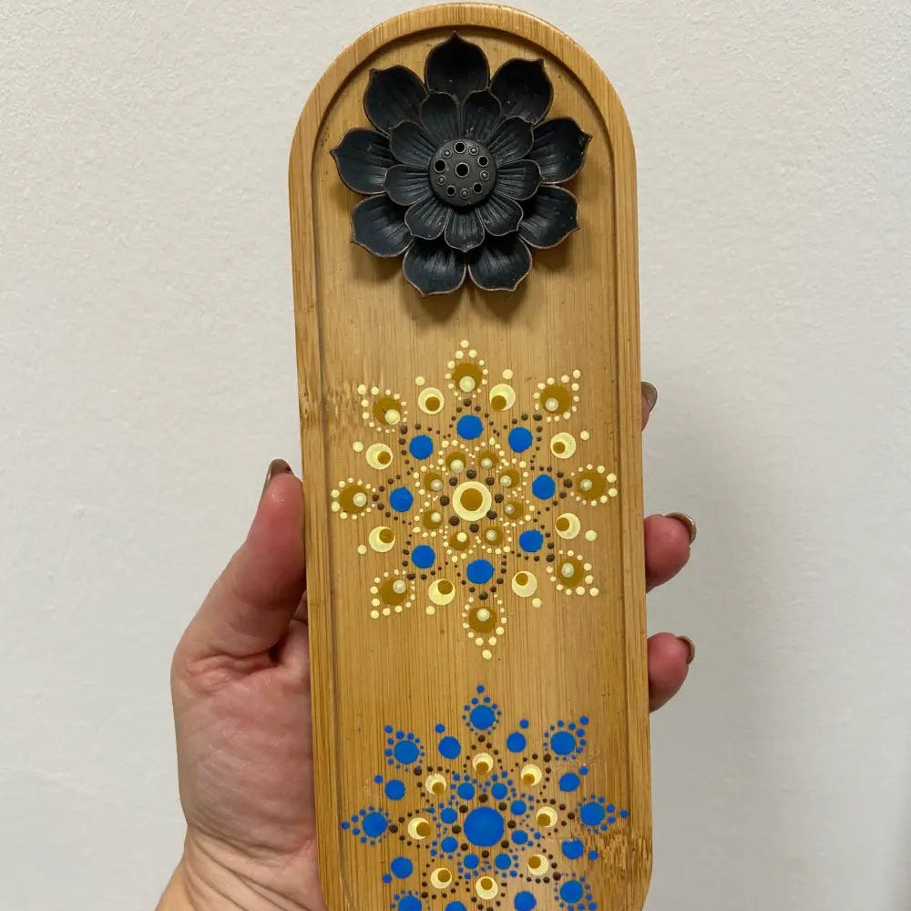 Quemador de incienso de bambú con flor de latón