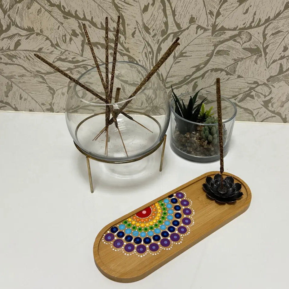 Quemador de incienso de bambú con flor de latón