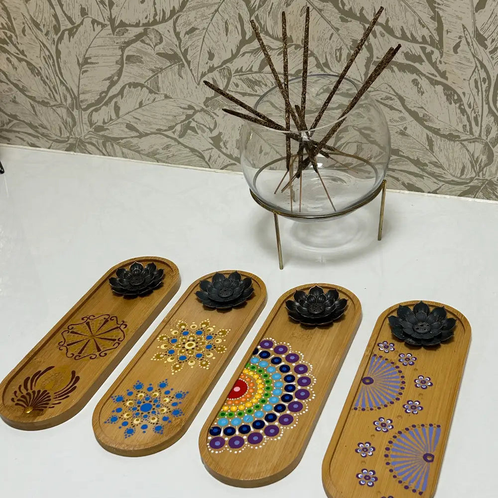 Quemador de incienso de bambú con flor de latón
